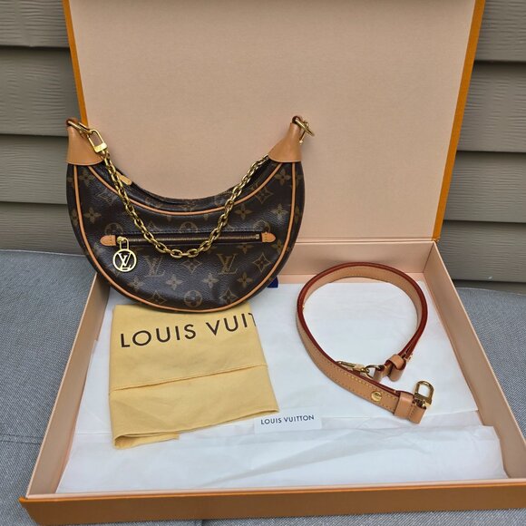 Louis Vuitton Loop Monogram - Picture 13 of 16